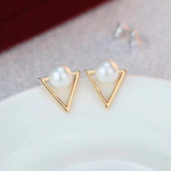 Jewelry - Gold Color Triangle Stud Earring Stimulated Pearl